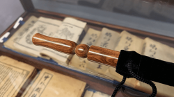 (image for) Wooden wand PRO (Bold Brown) by Harry He & Bacon Magic - Trick