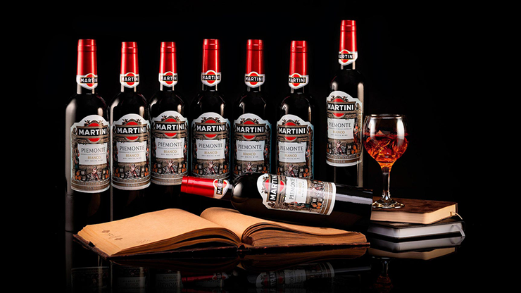 (image for) Martini Multiplying Wine Bottles by Tora Magic - Trick - Click Image to Close
