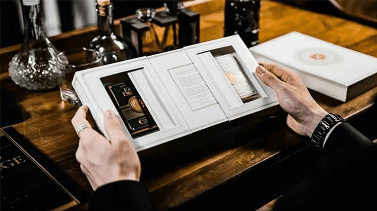 (image for) Card College The Elegant Box Set (White) by Roberto Giobbi and Ark Playing Cards - Click Image to Close